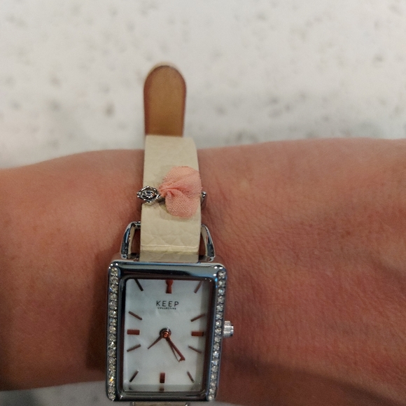 Stella and Dot watch with 2 charms - Picture 4 of 4